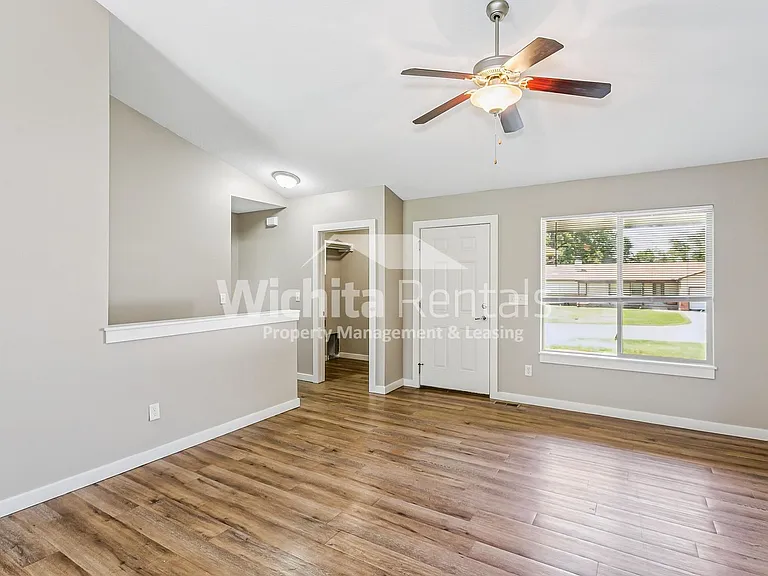 146 N Jackson Heights Ct — Photo 5