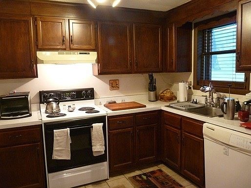 Spacious "Cooking" Kitchen