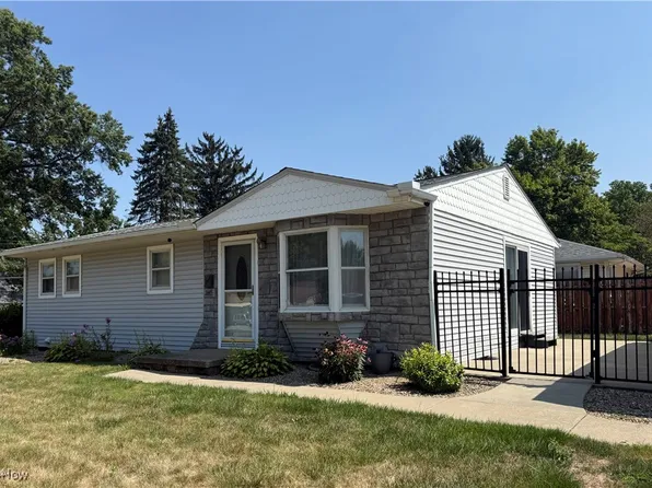 2445 Gilbert St, Akron, OH 44314