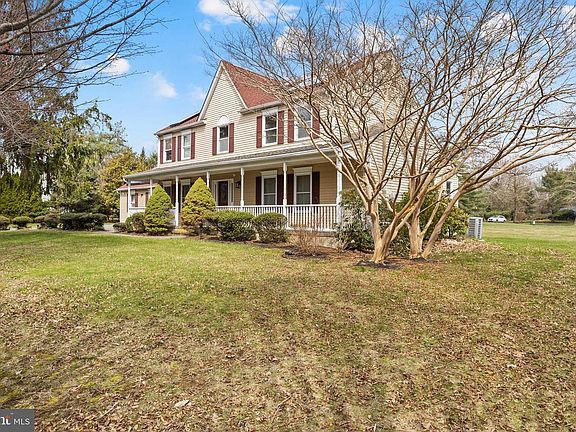 2nd image of 374 Village Rd E