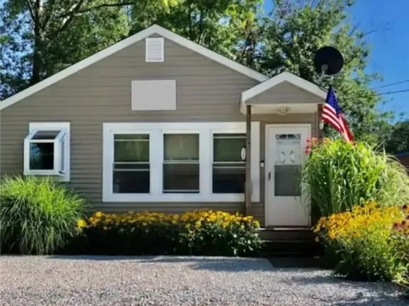 5263 Log Cabin Dr, Geneva, OH 44041