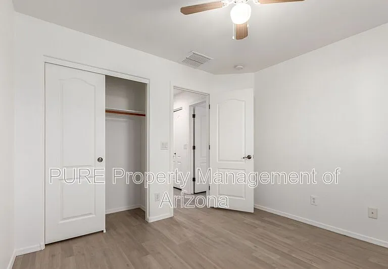 4044 E Oakland St — Photo 16