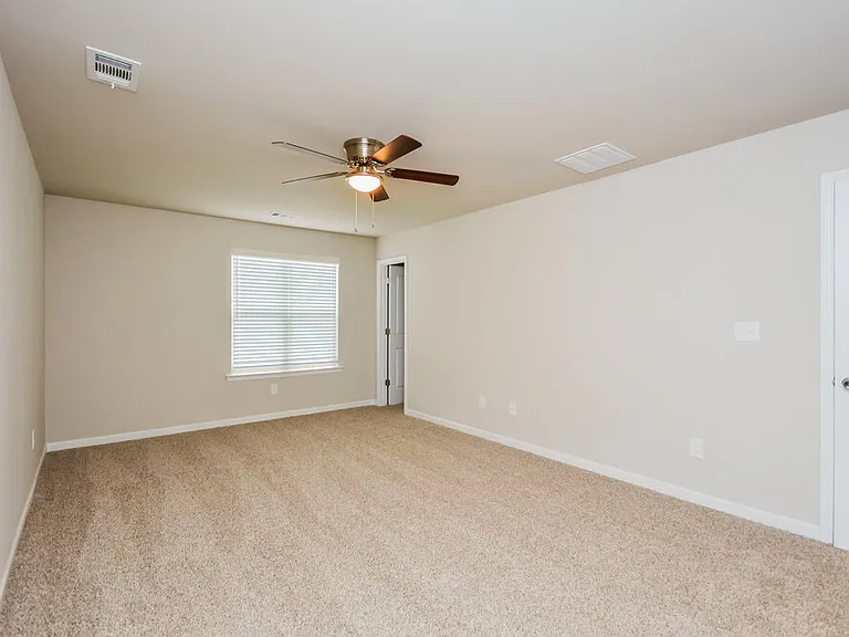 400 McGiboney Ln — Photo 9
