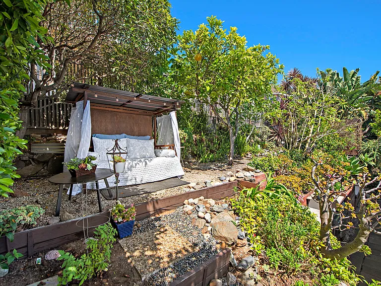 32060 Virginia Way — Photo 32