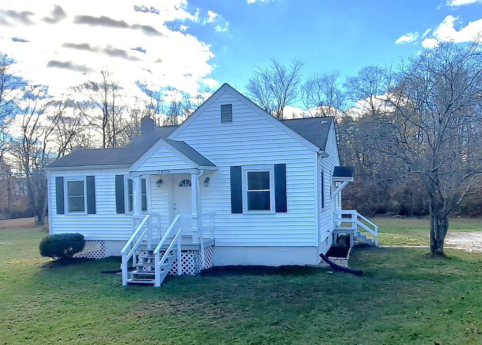 No HOA! Big Yard with Ample Parking!