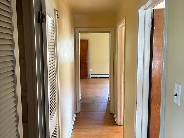 204-206 Woodlawn Ave #1A — Photo 6