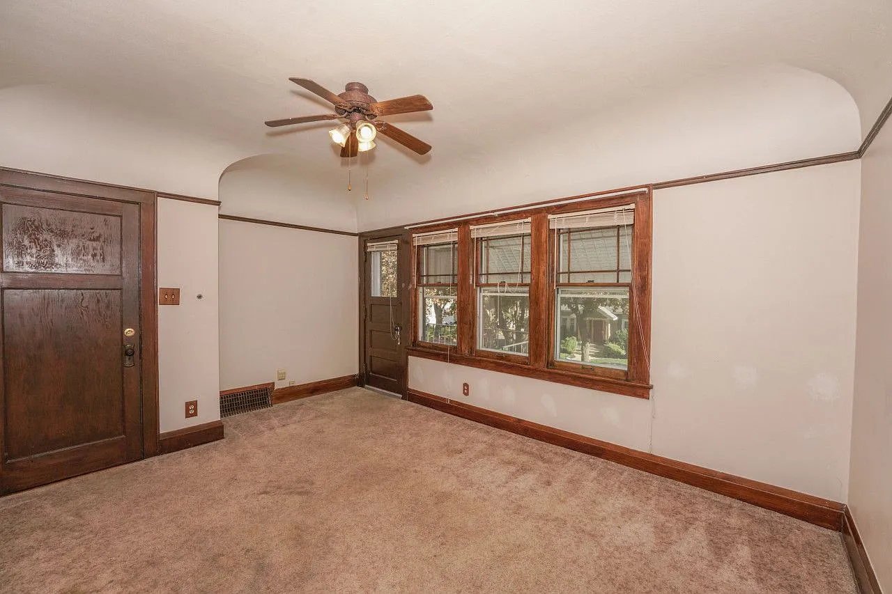 2 bed, $1,200 — Photo 2