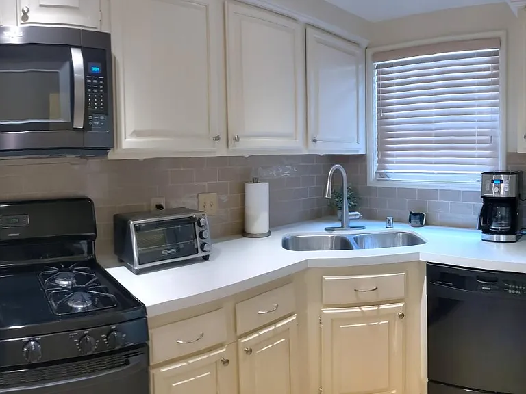2110 De La Vina St #1 — Photo 4