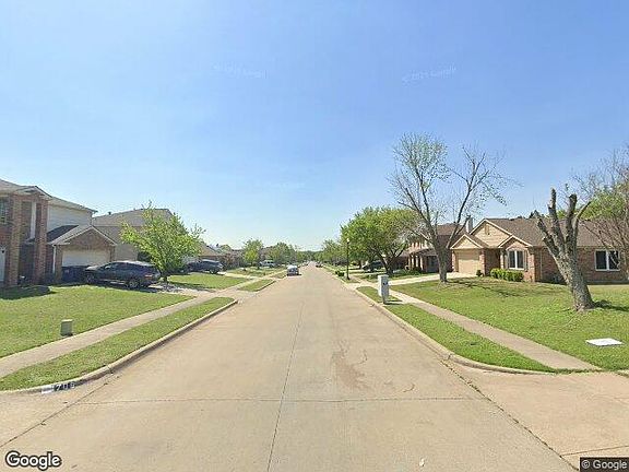 Exterior Neighborhood (street photo)