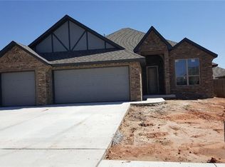 1720 NE 26th St, Moore, OK 73160