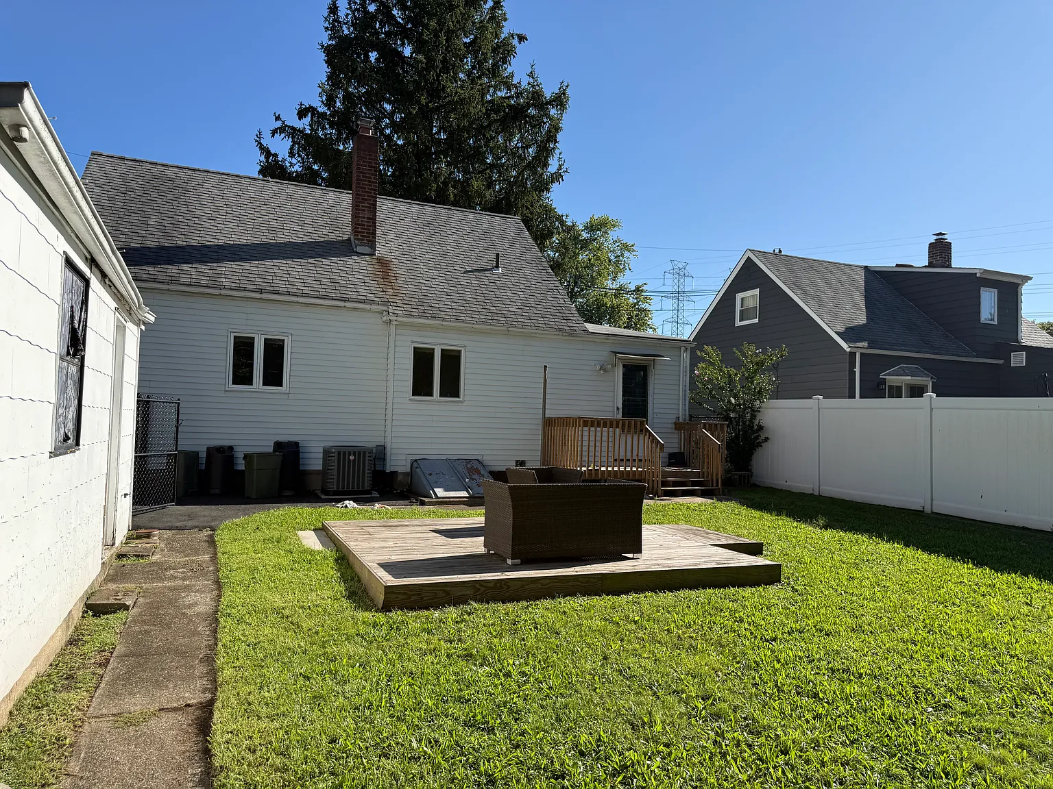 4 bed, $3,900 — Photo 2