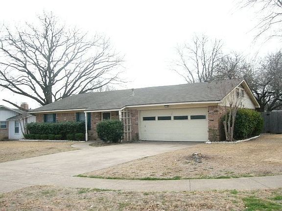 2nd image of 310 Kelly Ct