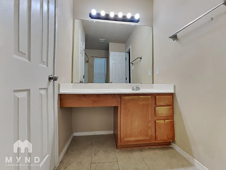 1001 Apollo Cir — Photo 12