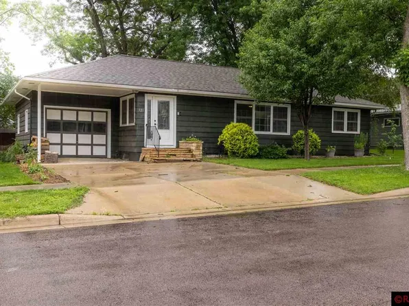521 E Humphrey St, Lake Crystal, MN 56055