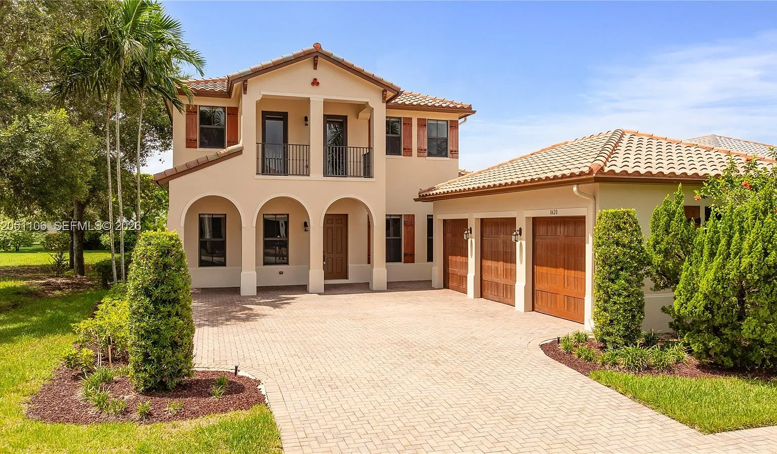 5 bed, 4040 sqft, $9,500 — Photo 1