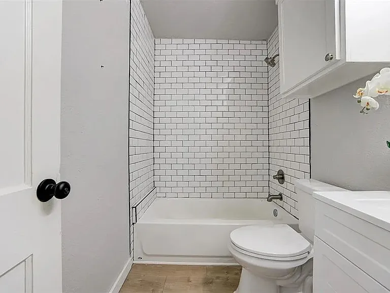 2109 NE 15th St — Photo 10