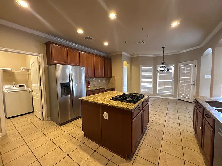 8707 Roswell Rdg — Photo 8