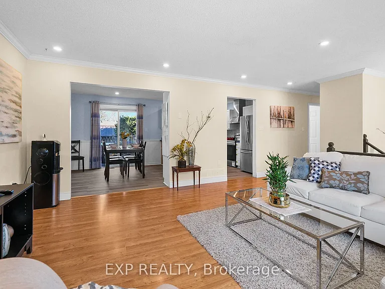 84 Martin St N — Photo 8
