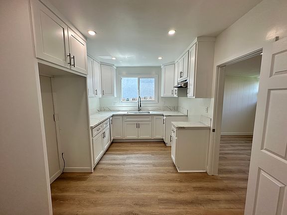 3rd image of 4450 W 169th St