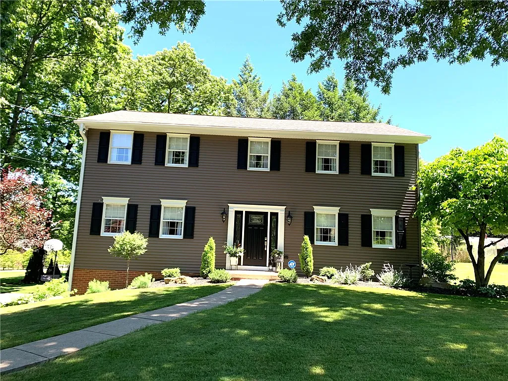 1216 Oakridge Dr photo 1