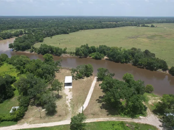17673 River Rd, Midway, TX 75852