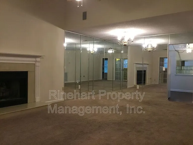 1573 Hunt Club Ct — Photo 4