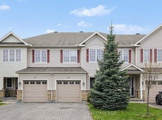 464 Templeford Ave, Ottawa, ON K2M 0B8