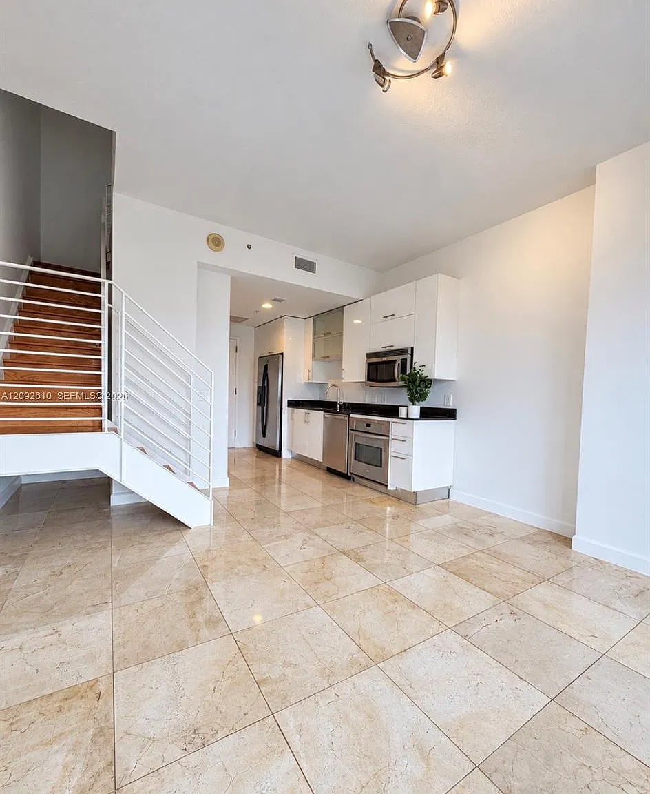 Infinity At Brickell Cond — Photo 3