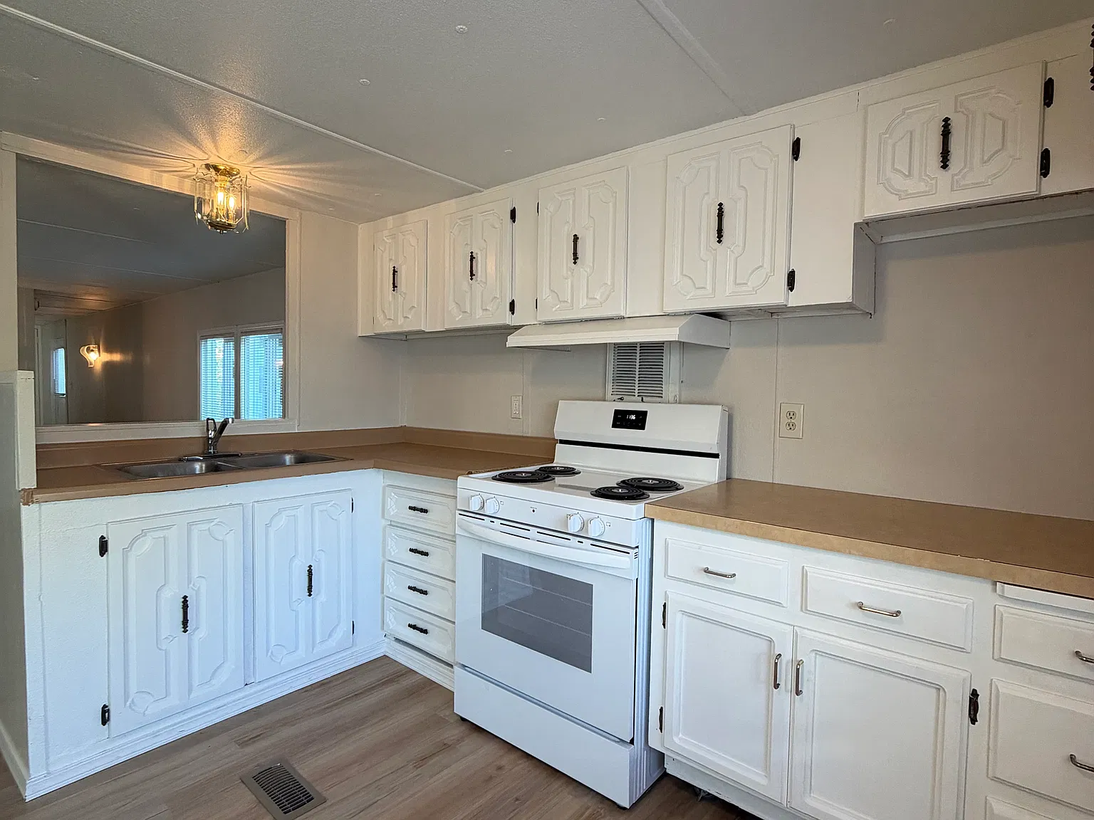 2 bed, 672 sqft, $1,295 — Photo 2