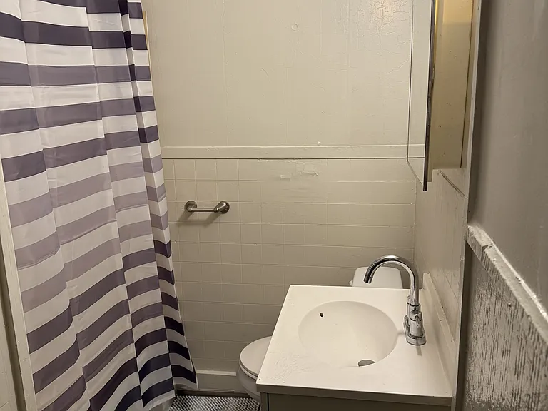 601 E Reed St #6 — Photo 4