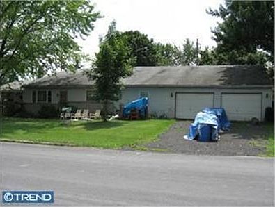 2nd image of 124 Kenneth Pl