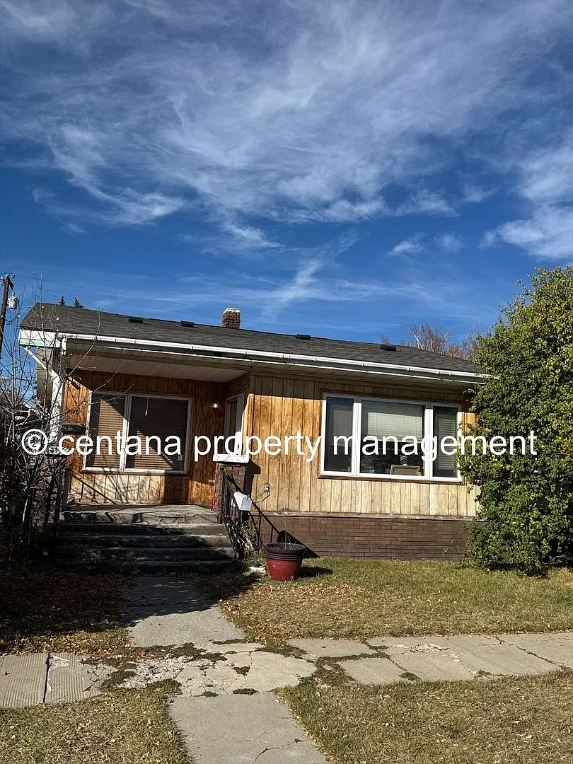Great 2 bedroom house on the flats! 2 Car garage and fenced yard. — Photo 1