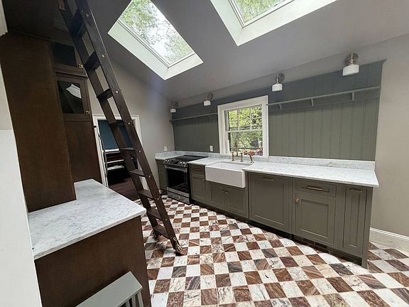 4th image of 42 Forest St #A