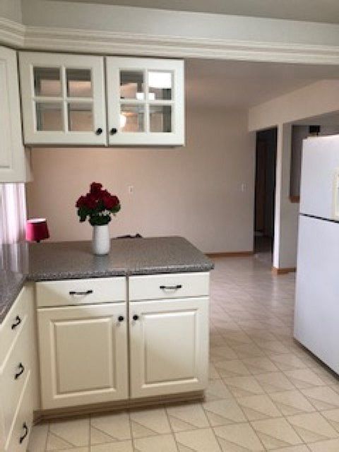2nd image of 2424 Maplewood Dr