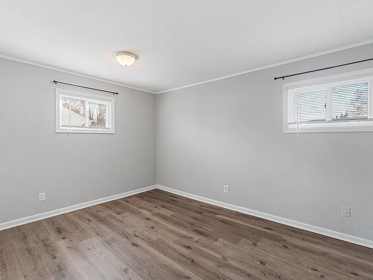 2249 Corbett Ave — Photo 11