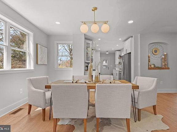 4th image of 404 Lyman Ave