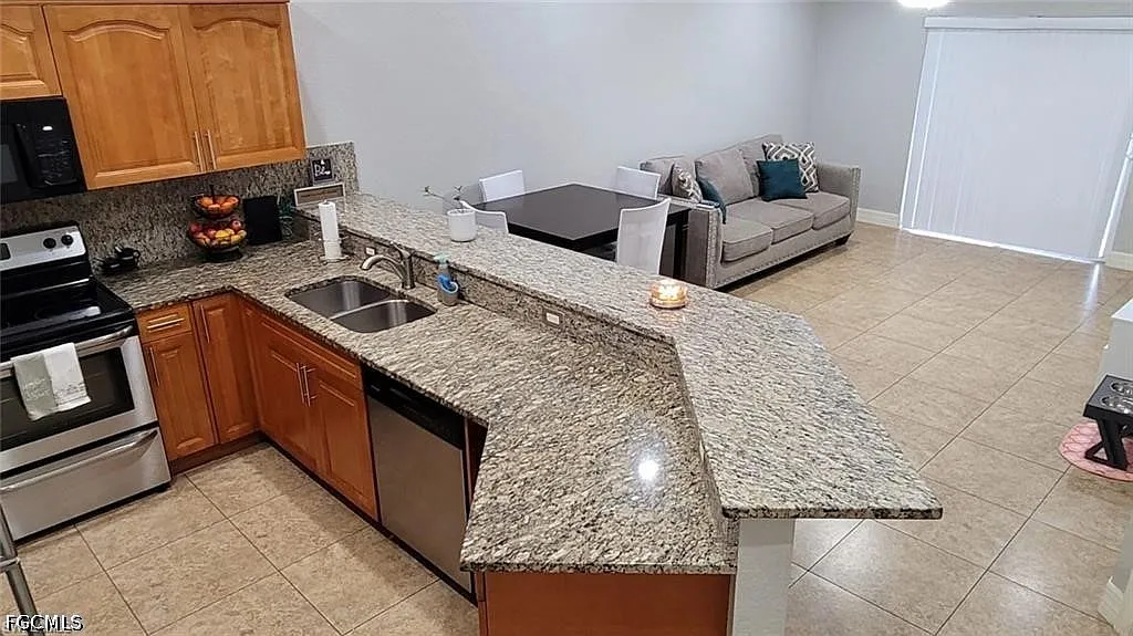 3 bed, 2.0 bath, 1194 sqft, $1,800 — Photo 3