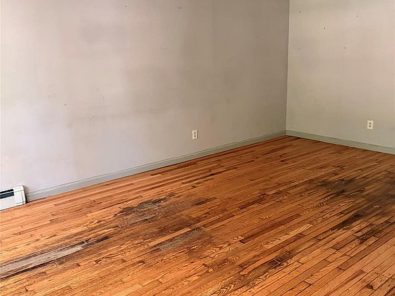 5th image of 13 Hampton Avenue