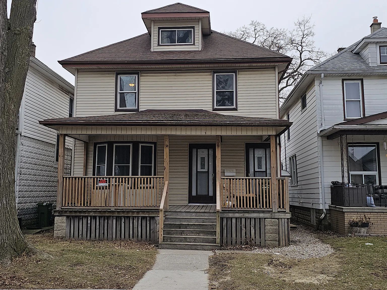 3 bed, 1300 sqft, $700 — Photo 1