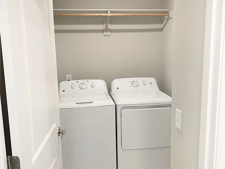 B2 (2-car) Laundry