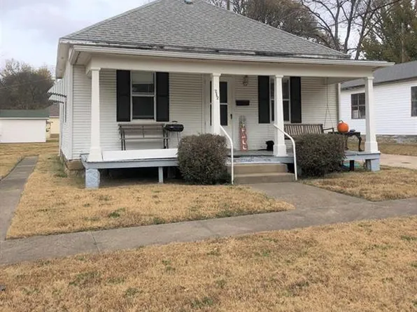 212 W Walnut St, Independence, KS 67301