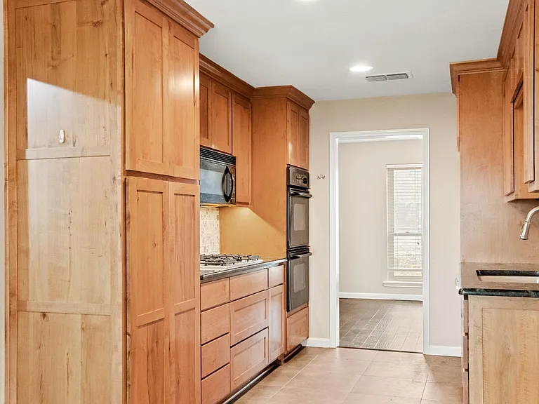 611 Field St — Photo 10