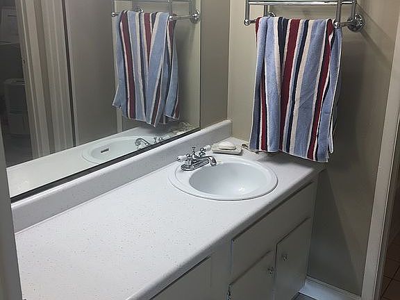 5th image of 640 Watersedge Dr