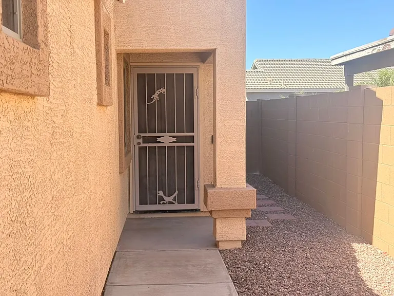 2618 N 107th Ln — Photo 3