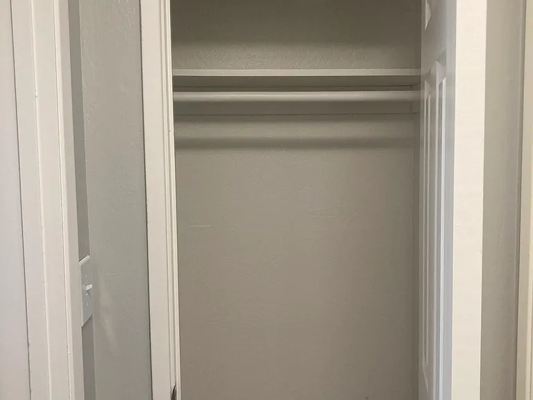 Del Prado Apts — Photo 18
