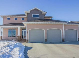 4747 Woodhaven Dr S, Fargo, ND 58104