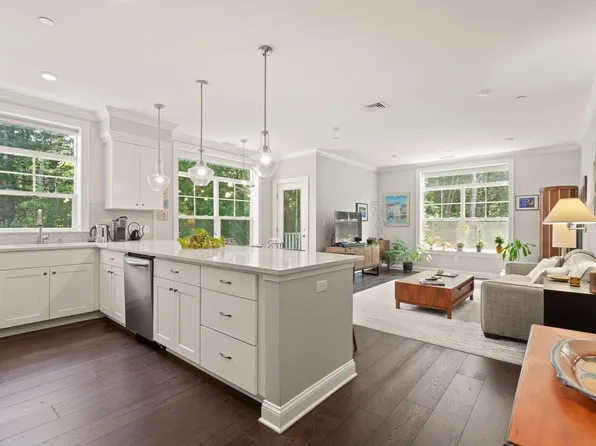 635 Old Post Rd #2-211, Sharon, MA 02067