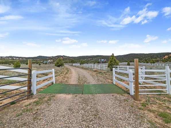 4150 W Pink Cliffs Vista Dr, Hatch, UT 84735