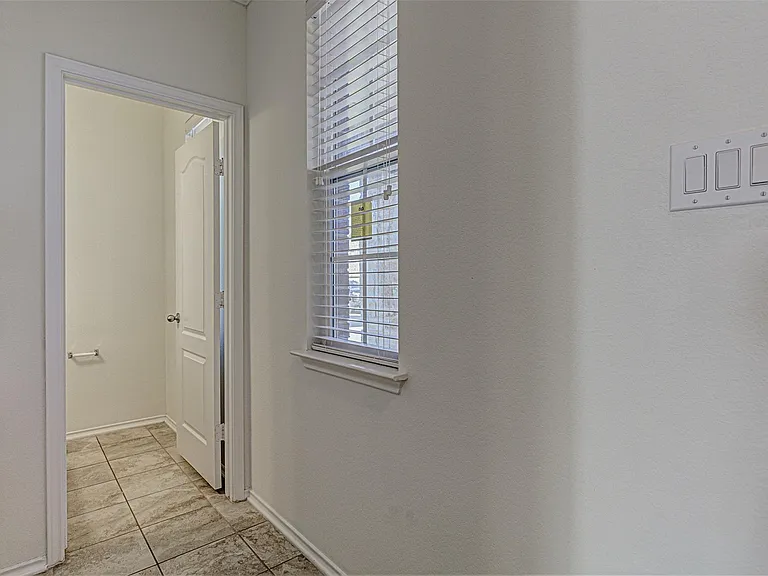 339 Alamosa Dr — Photo 11