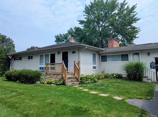 1154 Genella St, Waterford, MI 48328